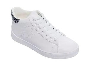 小白鞋的玩趣进阶 从经典单品到个性表达的时髦鞋履